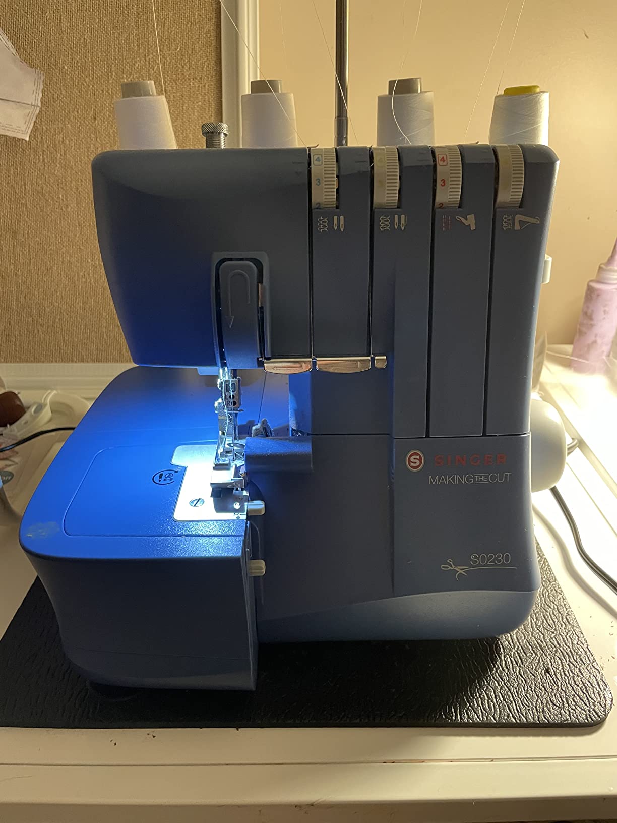 SINGER® S0230 Navy Blue High Speed Overlock Serger, 2-3-4 Thread Capability customer photo 1