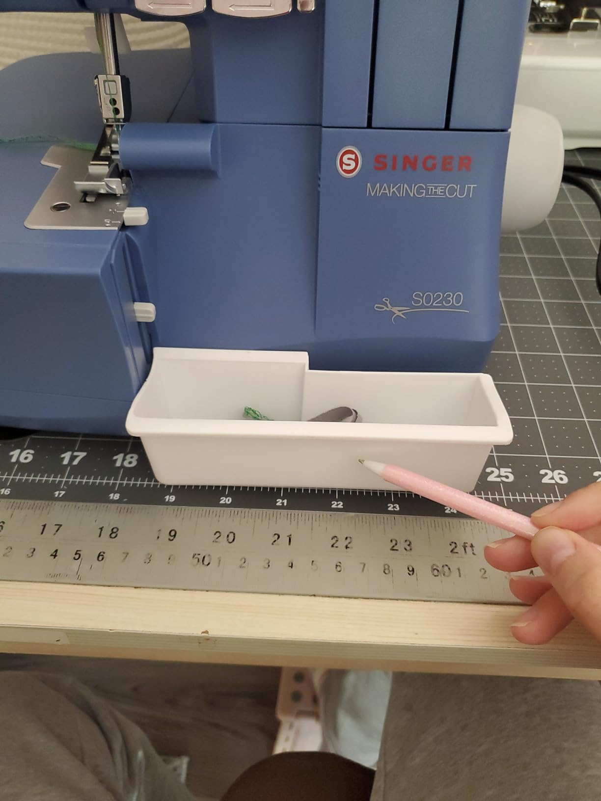 SINGER® S0230 Navy Blue High Speed Overlock Serger, 2-3-4 Thread Capability customer photo 2