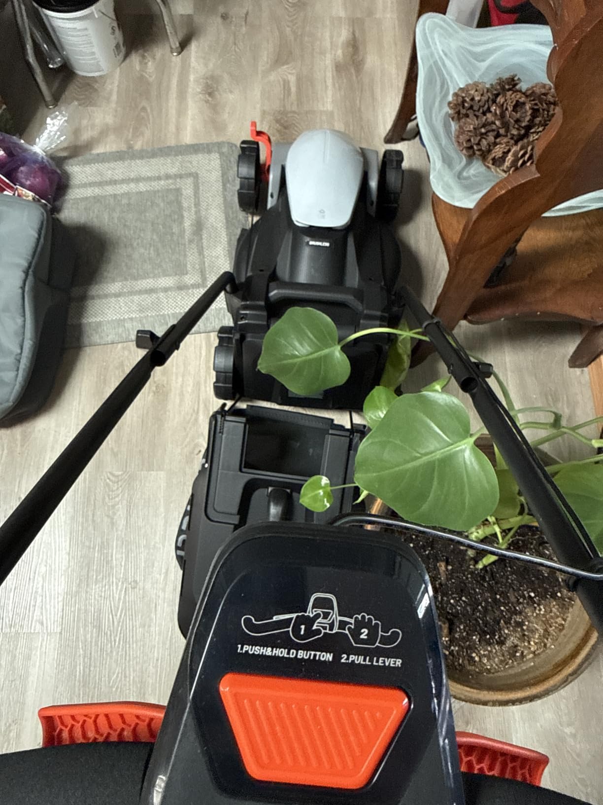 Litheli 14 Inch Cordless Lawn Mower, Brushless Battery Powered Push Mower with 5.0Ah Battery, 5-Position Height, 9-Gallon Bag, Lightweight Grass Cutter for Small to Mid-Sized Yards customer photo 2