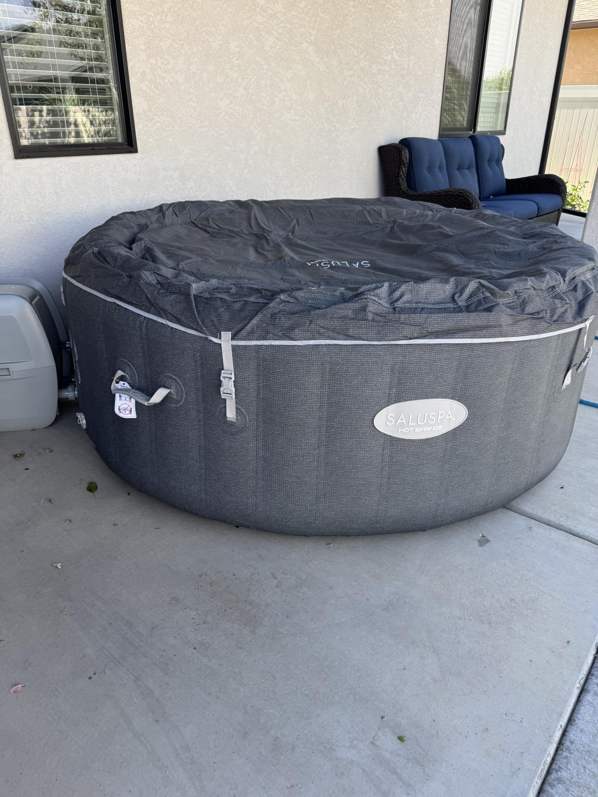 SaluSpa Hot Springs 4-6 Person Square Inflatable Hot Tub, Energy-Efficient customer photo 2
