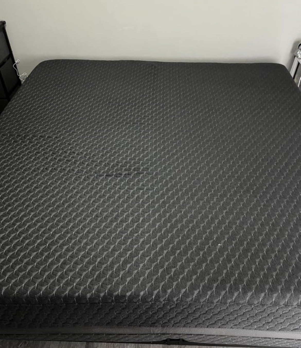 Novilla 14 Inch Queen Size Gel Memory Foam Mattress for Pressure Relief | 14 Inch Queen Mattress with Green Tea-Infused Foam for Body Contouring & Balanced Support, Breathable Side Panel customer photo 2