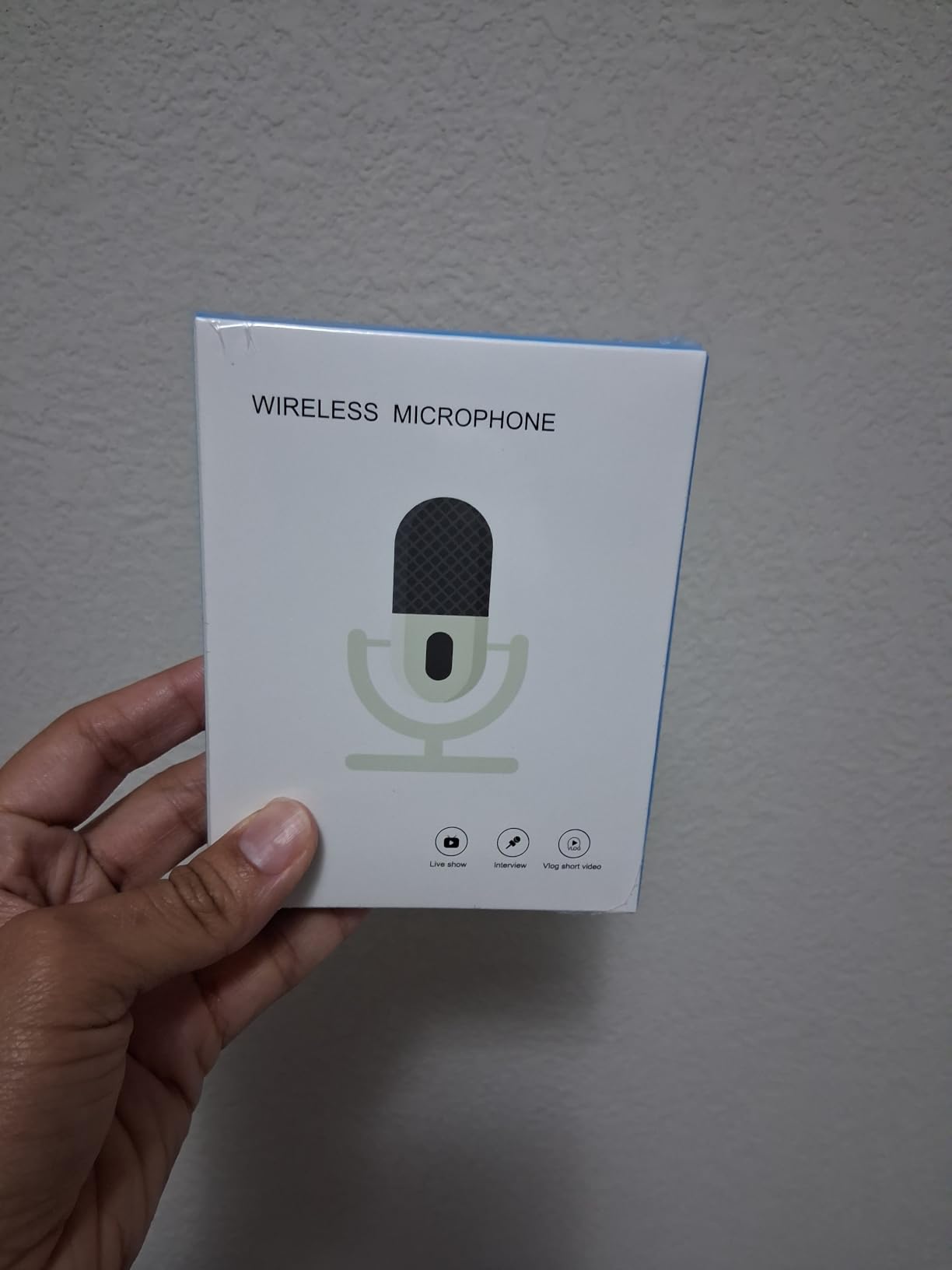 Wireless Mini Lavalier Microphone for iPhone, Android w/ Charging Case customer photo 2