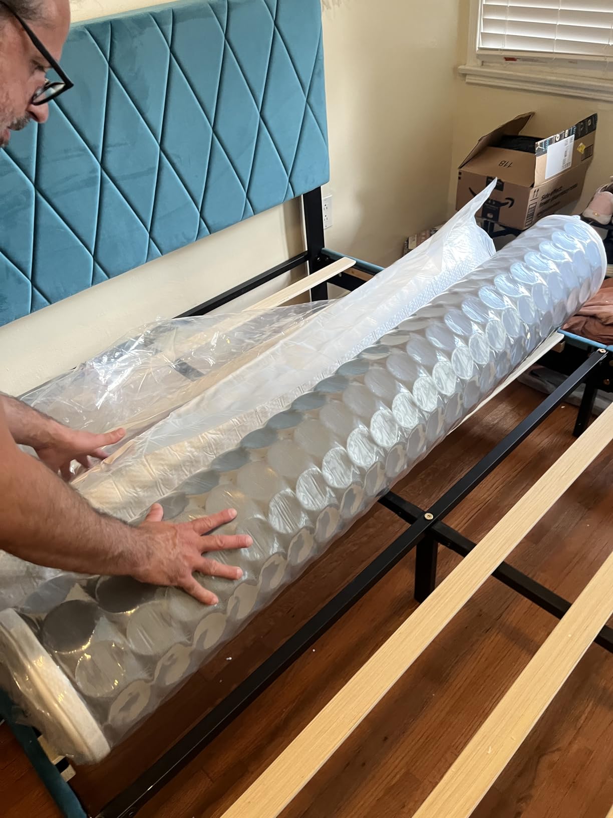 12 Inch Queen Size Mattress, Hybrid Memory Foam, Medium Feel | 7-zone Individual Pocket Springs, Fiberglass Free, Bed in a Box, Motion Isolation, Edge Support, Breathable Cover customer photo 2