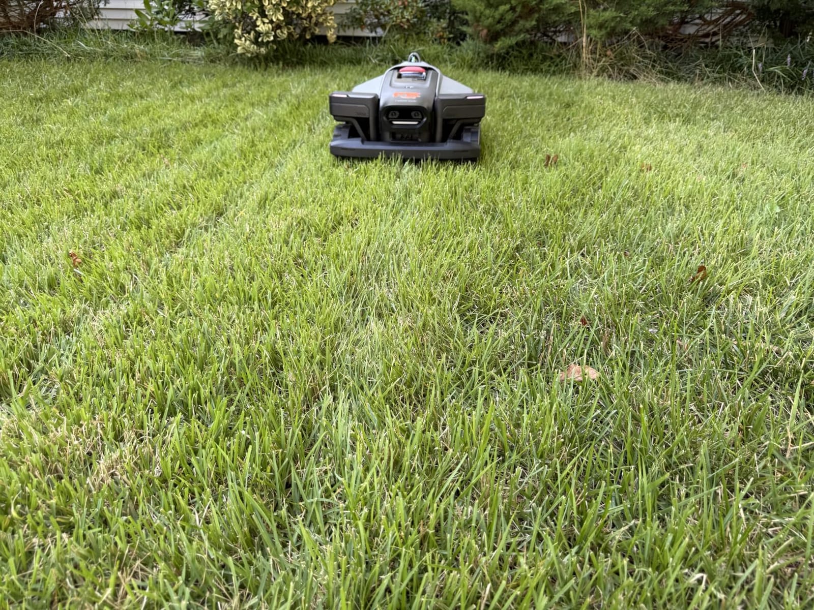 roborock RockMow X120H LiDAR AWD Robot Lawn Mower for up to 0.49 Acre, Wire-Free RTK Free with Dual- LiDAR AI Auto Mapping, Robotic Mower with 4G, AI Obstacle Avoidance, 80% Slope, Smart App Control customer photo 1