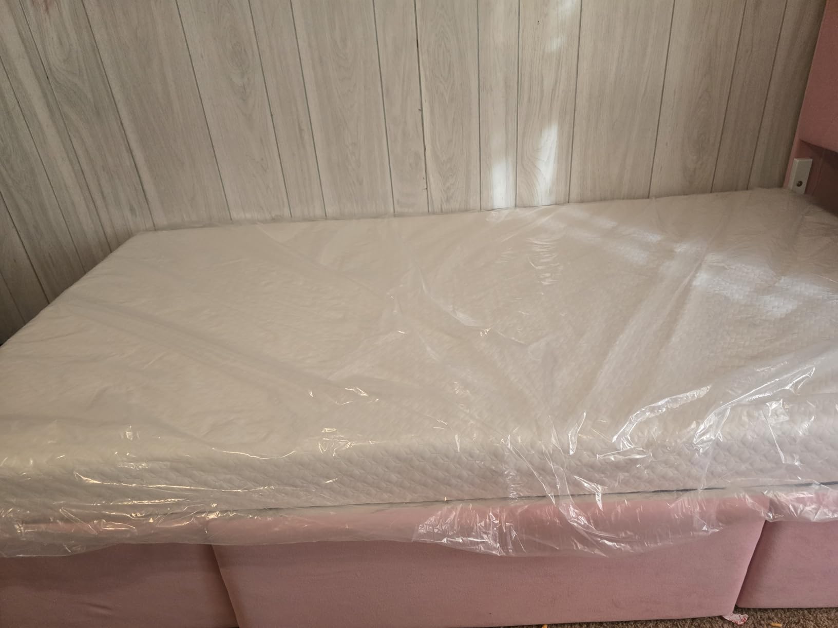 GAESTE Queen 8 Inch Cooling Gel Memory Foam Mattress, Medium Feel | Pressure Relief & Ergonomic Support, Cool Sleep, Machine Washable Anti-Slip Cover, Fiberglass free, CertiPUR-US Certified customer photo 1