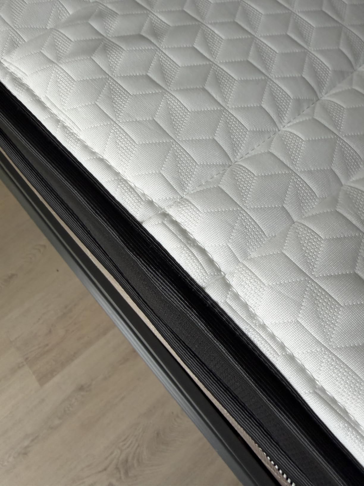 Novilla Queen Mattress 12 Inch, Cooling Hybrid Mattress with Upgraded Coils | Gel Memory Foam, Enhanced Support, Motion Isolation, Pressure Relief, CertiPUR-US Certified Mattress in a Box customer photo 1