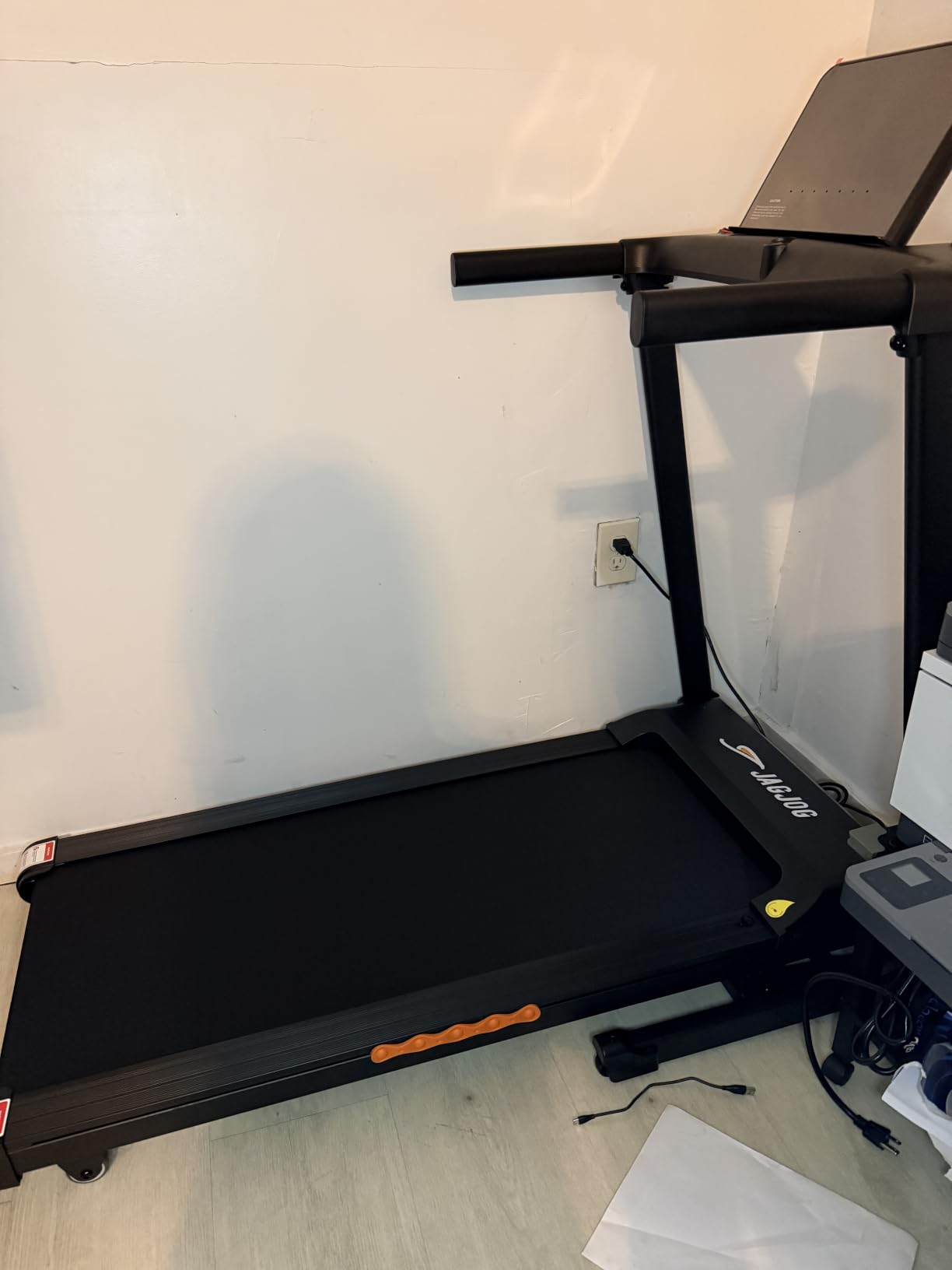 JAGJOG Foldable Treadmill with 15% Auto Incline, 8.8 MPH, 300 lb Capacity customer photo 1
