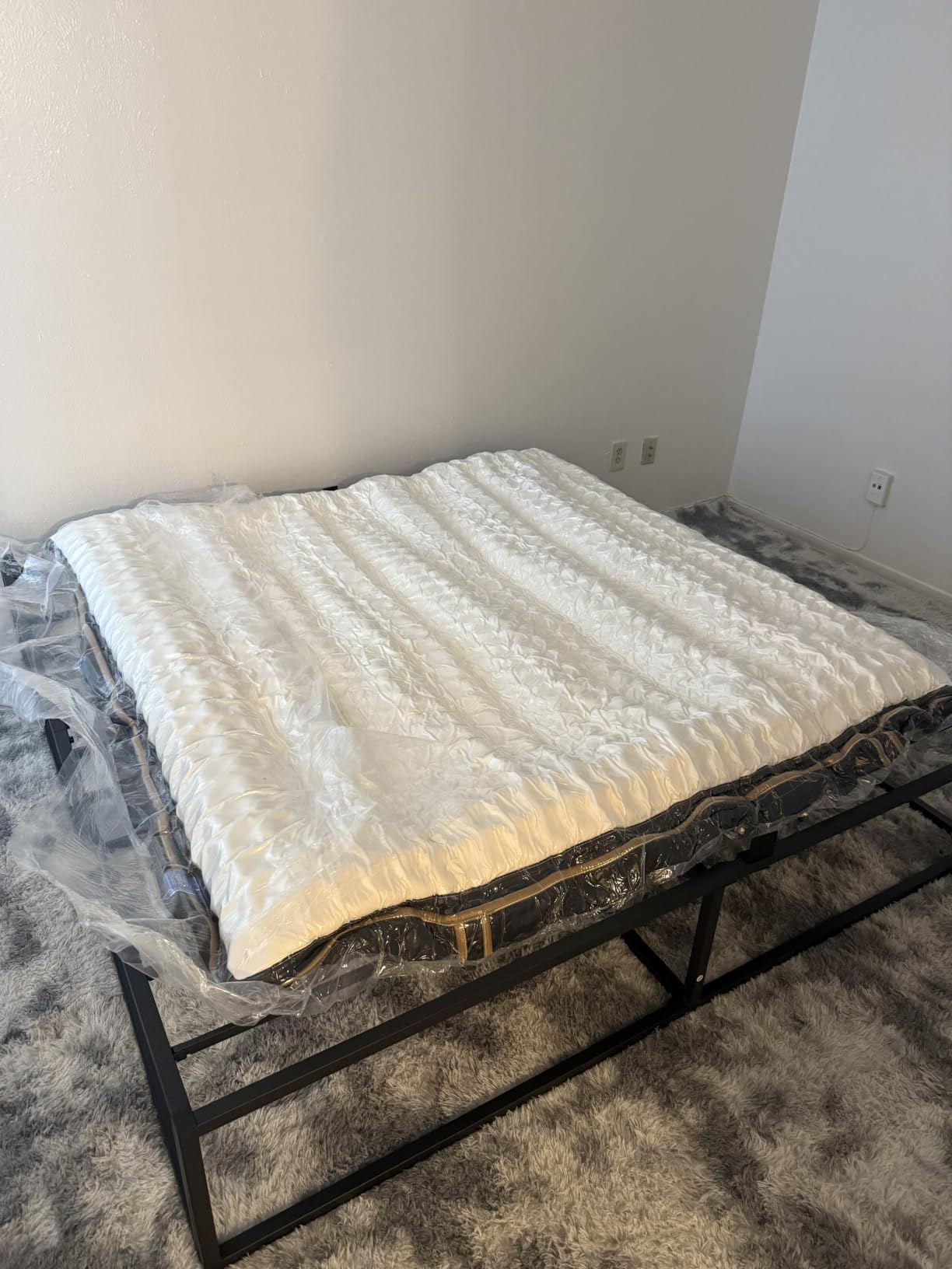 King 12 Inch Hybrid Mattress in a Box, Firm Support, 7-Zone Pocket Coils, Luxury Gel Memory Foam for All Sleeping Positions, Back Pain Relief, Motion Isolation, Fiberglass-Free & 366-Night Trial customer photo 1