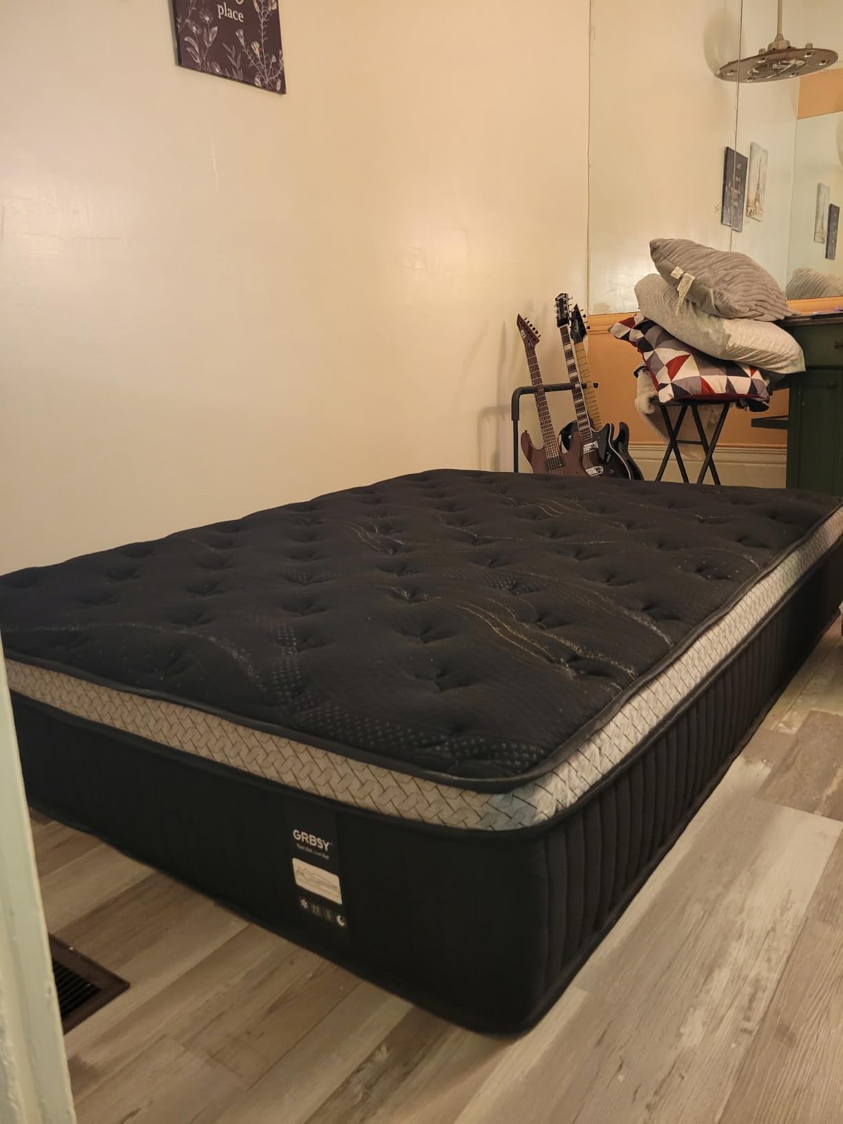 14 Inch Queen Size Mattress, Upgraded Luxury Hybrid Queen Mattress In A Box with 7-Zone Support for Cool Night & Pressure Relief, Fiberglass Free, 365 Nights Trial, 10 Years Warranty, Medium Firm customer photo 1