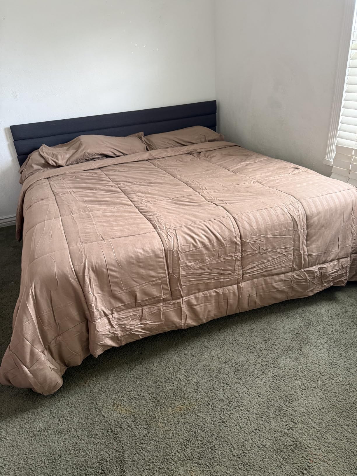 Avenco Queen Size Mattress 12 inch, Queen Hybrid Mattress in a Box | Individual Pocket Coils & Cooling Gel Memory Foam, Motion Isolation, Pressure Relief, CertiPUR-US Certified, Medium Firm customer photo 1