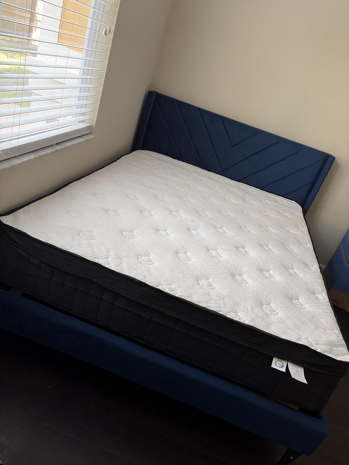 Queen Mattress, Mattress Queen Size in a Box, Queen Size Mattress 12 inch Medium Firm with Individually Pocket Coils Springs, Motion Isolation, Edge Support customer photo 1