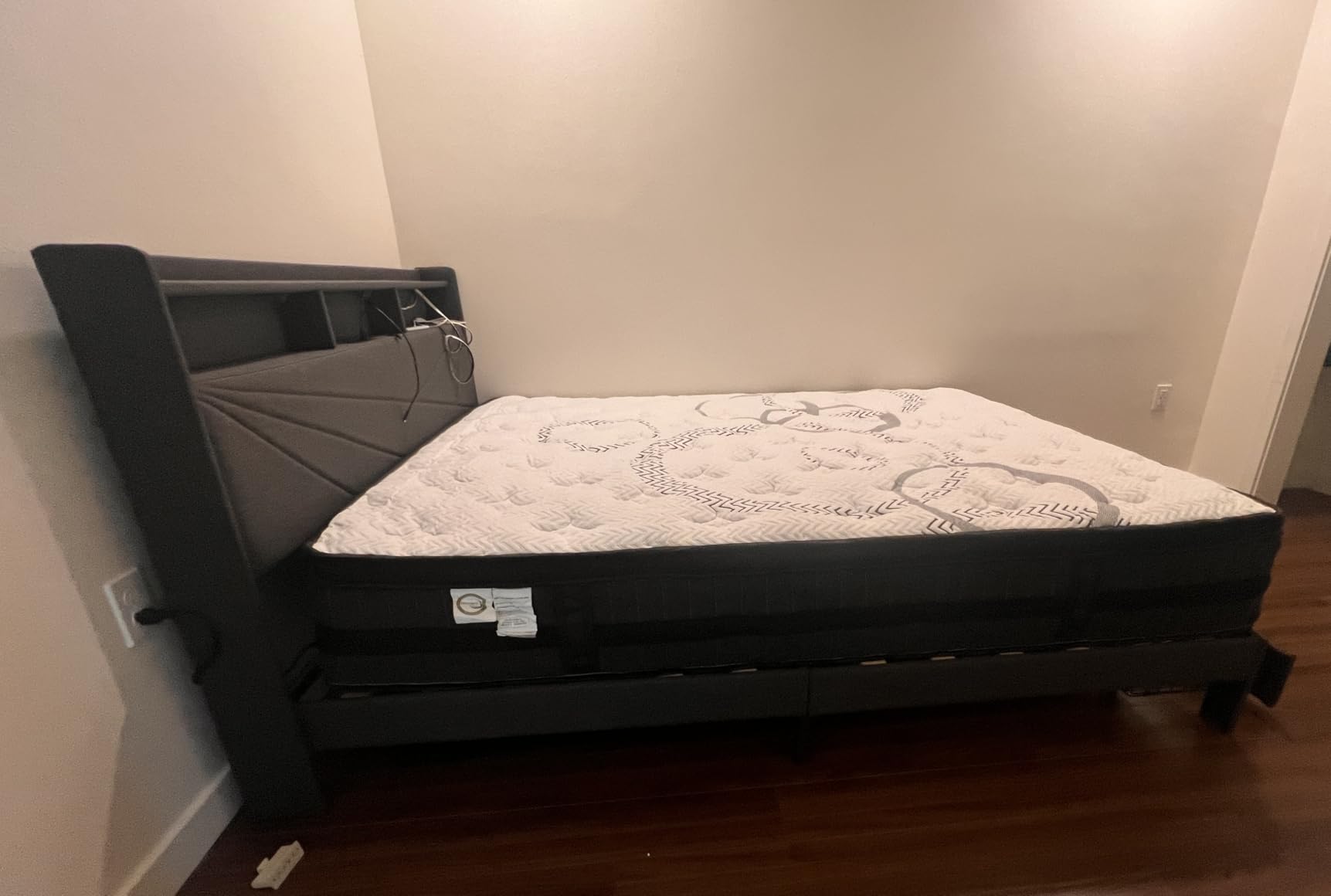 King Size Mattress 14 Inch - Medium Firm for Back Pain Relief, Cooling Gel for Hot Sleepers, Motion Isolation for Couples & Families, 600 lbs Capacity, 365-Night Trial & 10-Year Support customer photo 1