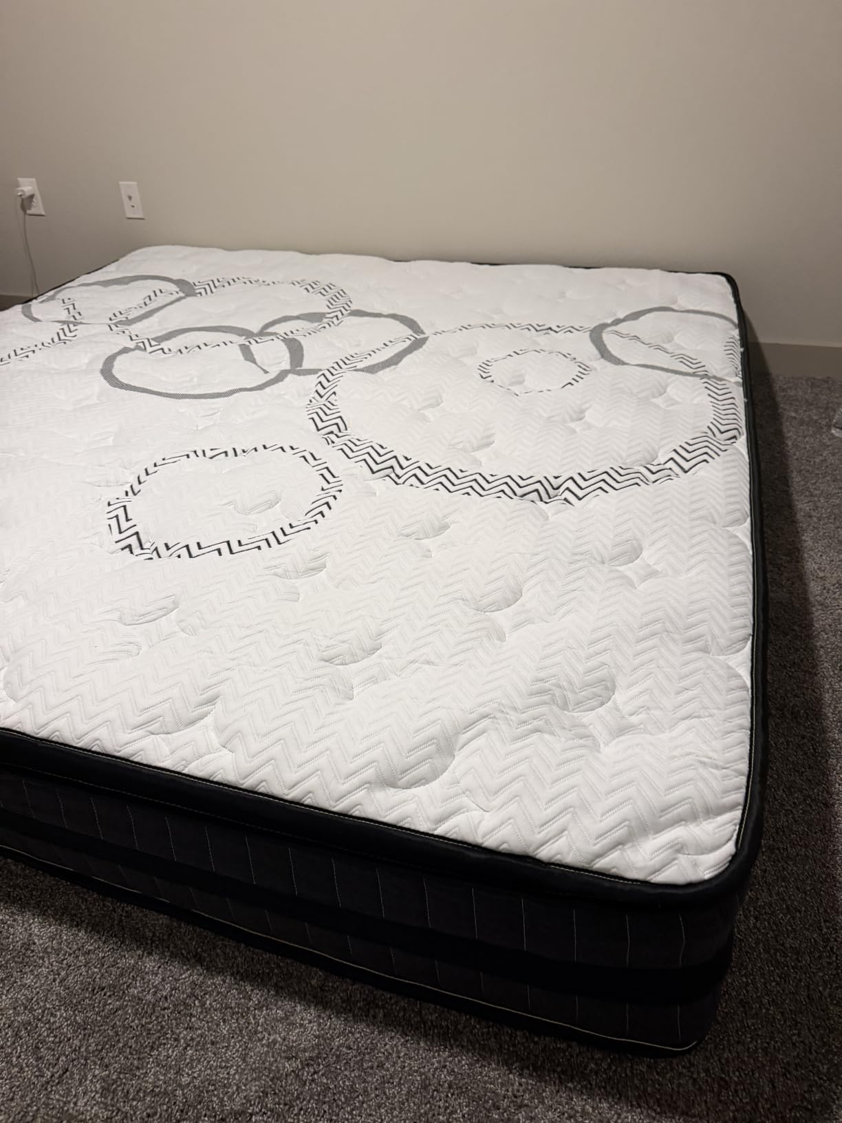Queen Mattress 12 Inch Hybrid Queen Size Mattress in a Box Medium Firm New Version Memory Foam & Pocketed Springs Pressure Relief CertiPUR-US Certified Motion Isolation 365-Night Trial customer photo 2