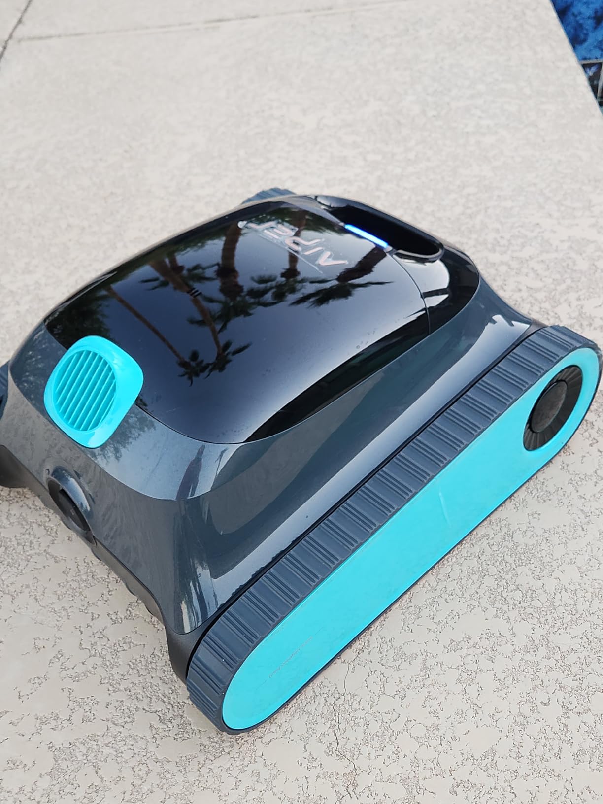 (2026 Upgrade) Aiper Scuba S1 Robotic Pool Cleaner, 270 Min Runtime, Floor/Wall/Waterline/Shallow Area Cleaning, Ultra-fine Filter, Smarter Navigation, High-Precision Sensors, App Support-Black customer photo 1