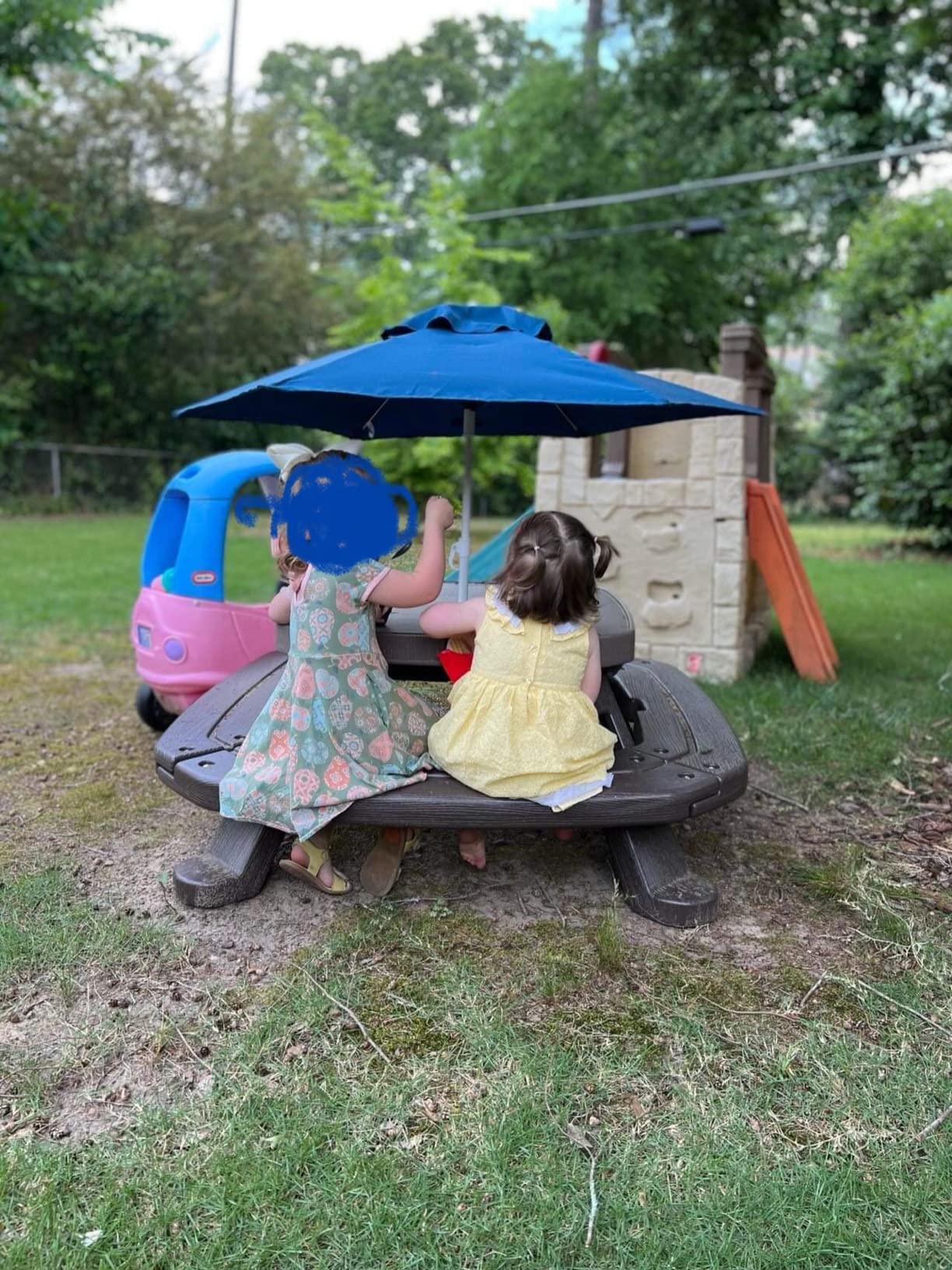 Little Tikes Fold 'n Store Picnic Table with Market Umbrella, Brown (632433M) customer photo 2
