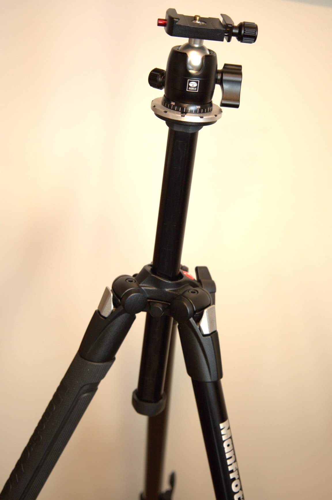 SIRUI Camera Tripod Ball Head, 10KG/22.05lbs Loading Capacity, 360°Panning Base, Aluminum Build Quality, Safety Lock, Universal Mounting Plate for Easy Attachment (B-00K Ball Head) (B-00K) customer photo 1