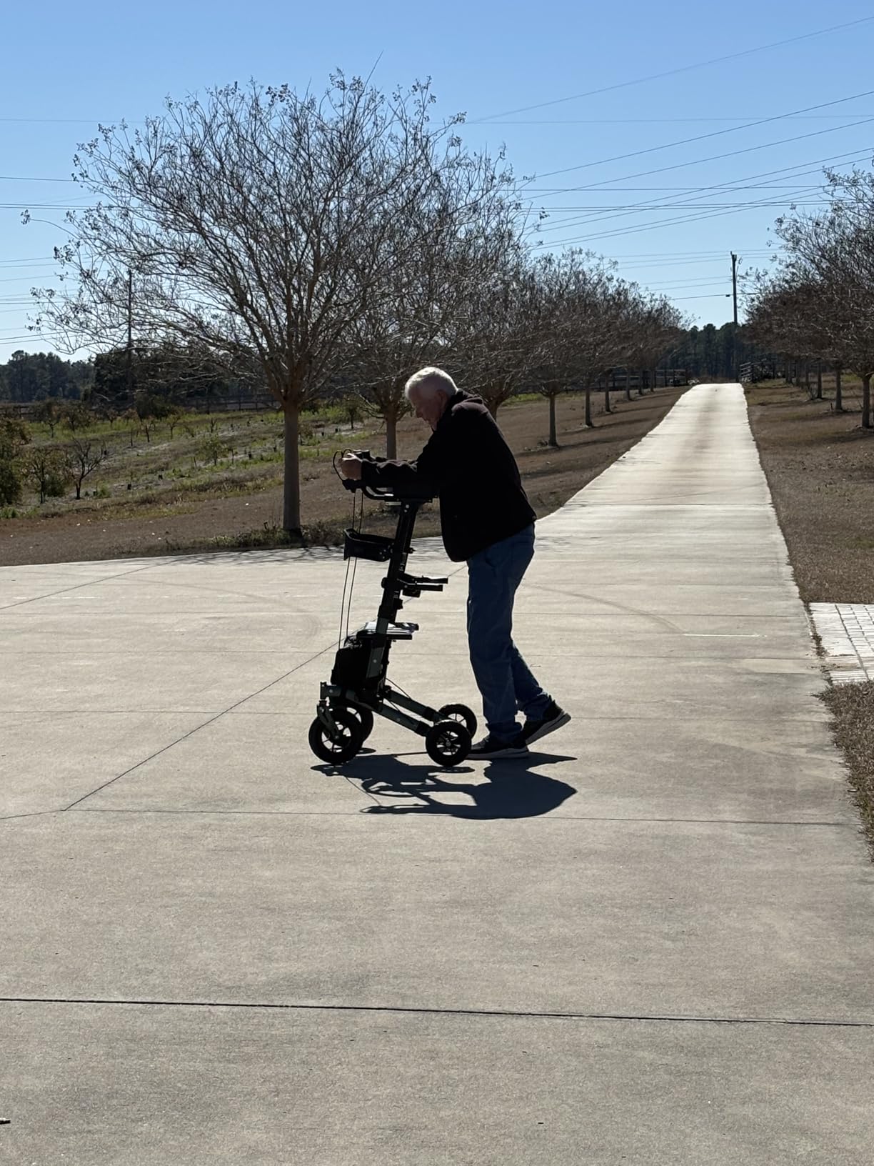 Helavo Upright Walker with Seat, Foldable Stand Up Walker with Rubber Tires customer photo 1