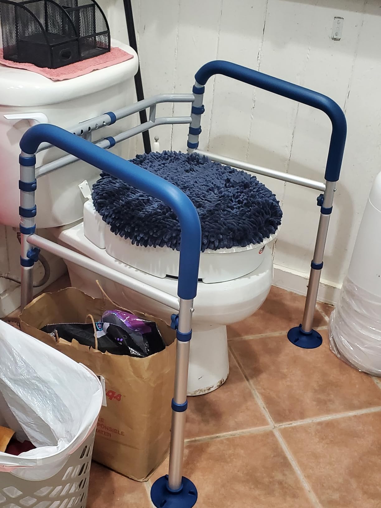 Loyoda Toilet Safety Frame for Seniors, Adjustable Toilet Safety Rail customer photo 2
