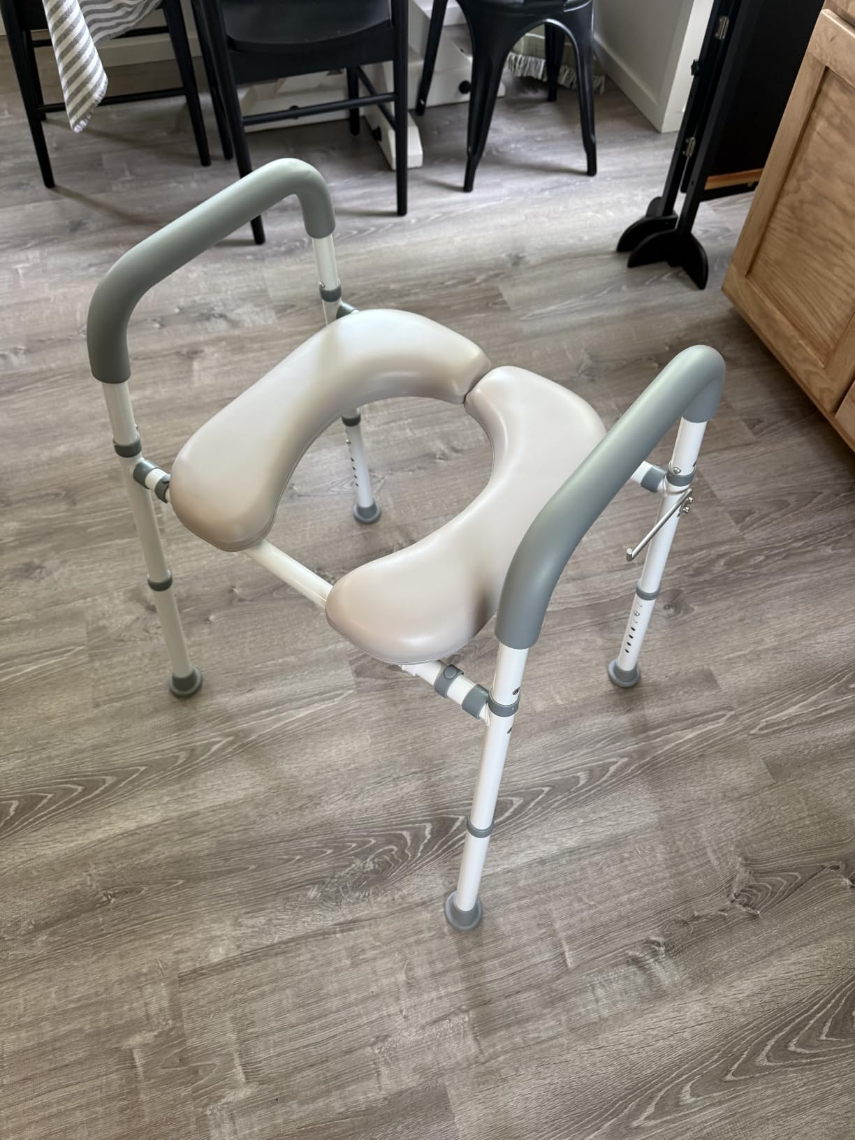 Raised Toilet Seat with Handles, Width & Height Adjustable customer photo 2