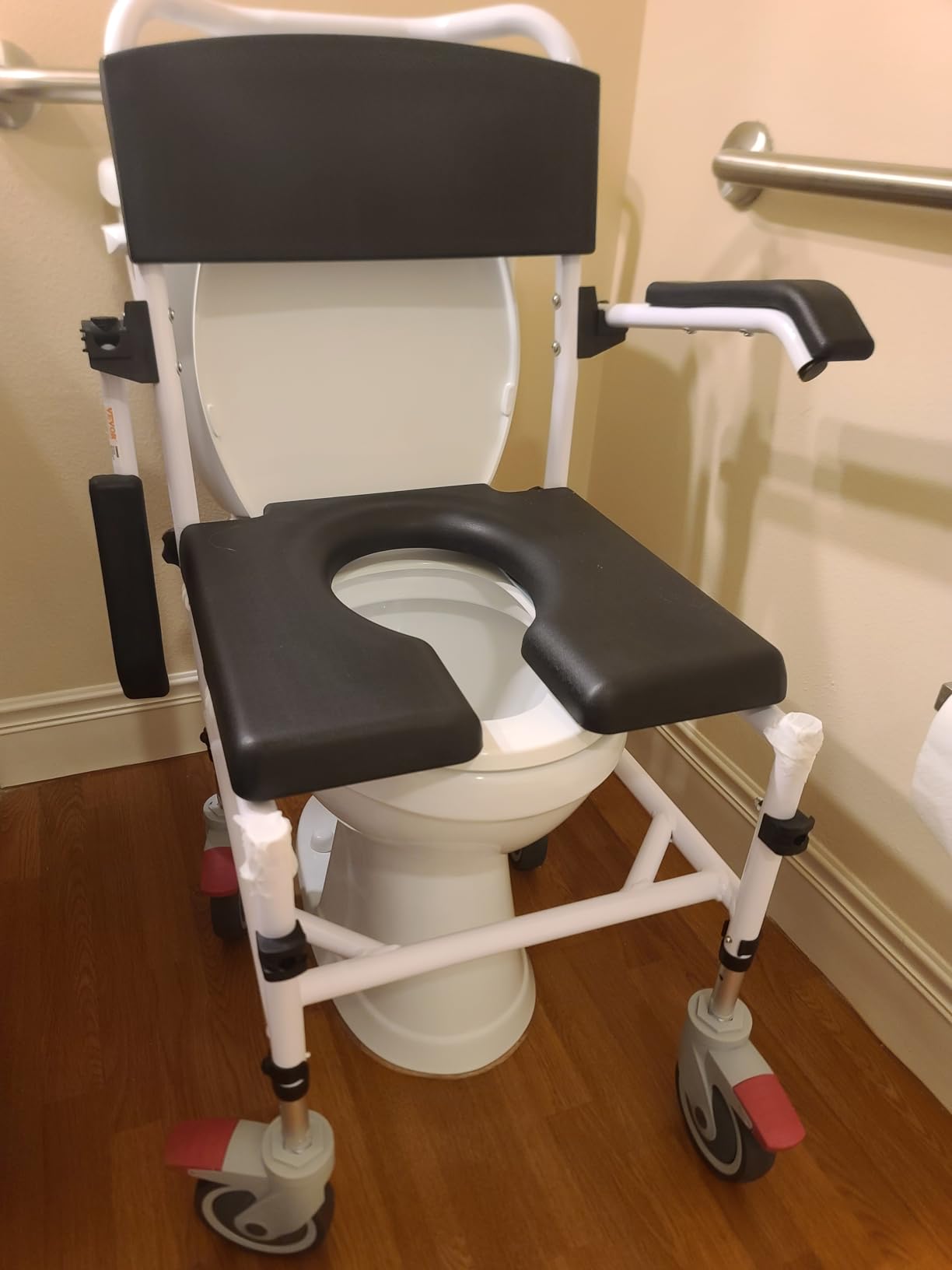 VEVOR Bedside Commode Chair with Wheels, 350 lbs Capacity, 4-in-1 Portable Toilet and Raised Toilet Seat with Padded Seat/Backrest/Flip-up Footrest, Detachable 5L Bucket, Shower Wheelchair for Seniors customer photo 2