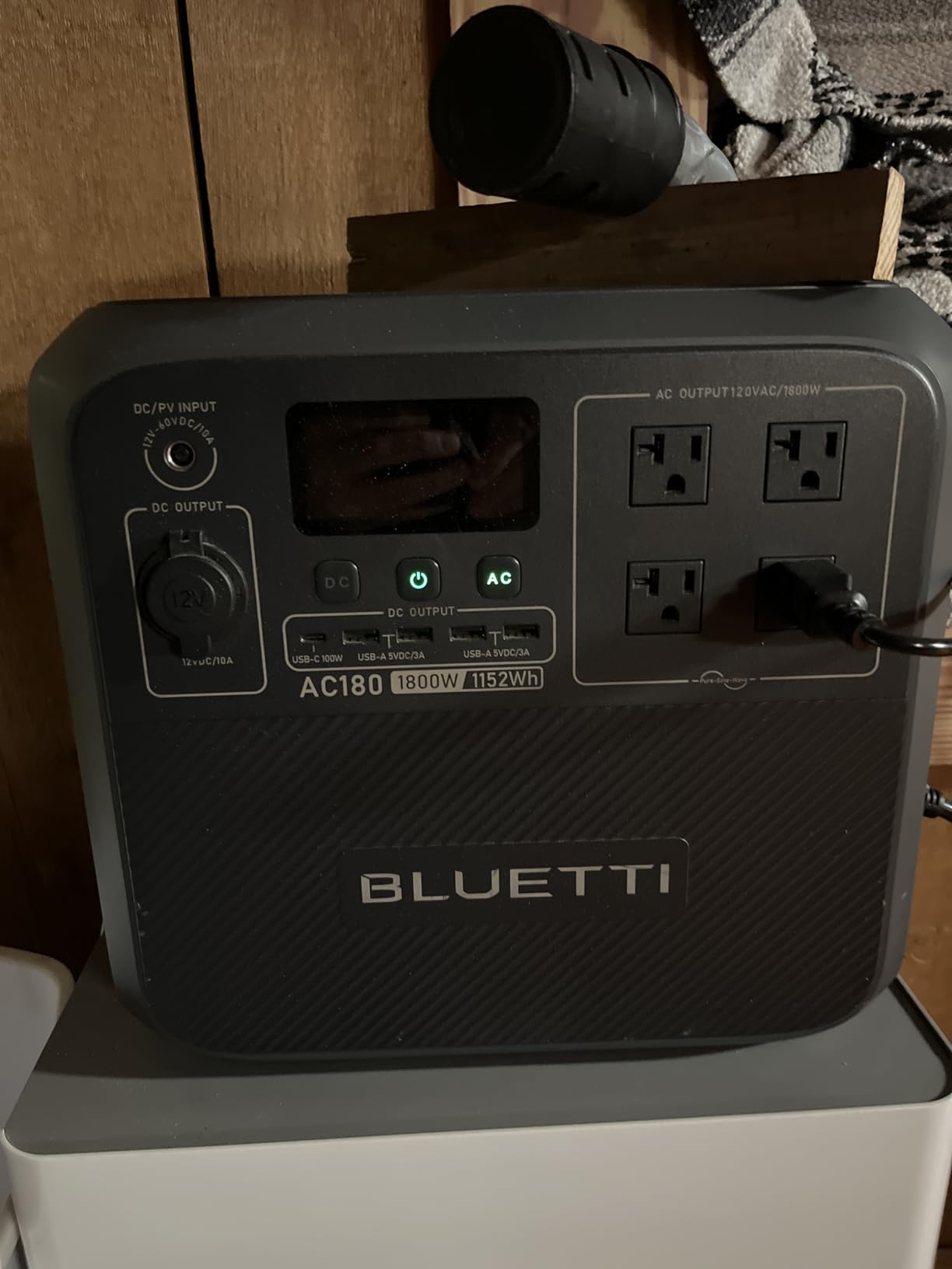 BLUETTI AC200PL Solar Generator & 200W Solar Panel Included 2304Wh LiFePO4 customer photo 1