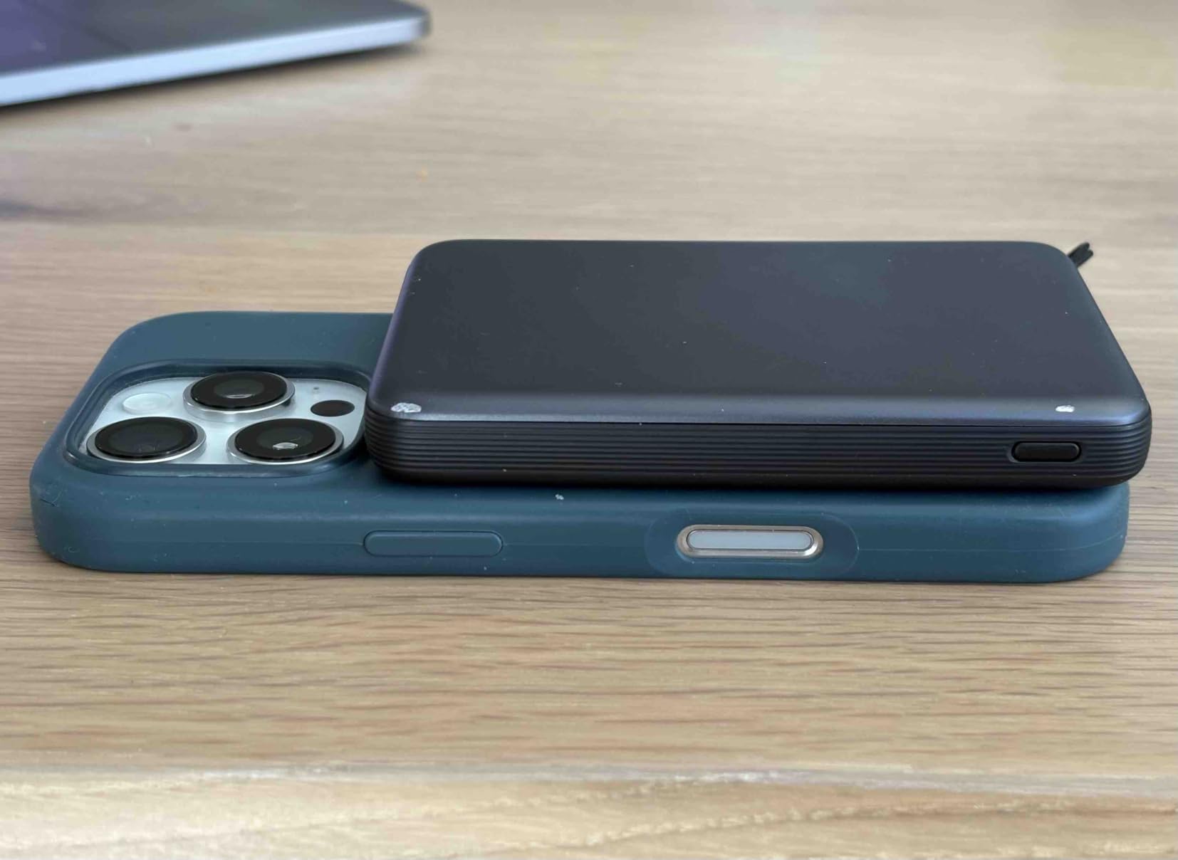 INIU Magnetic Slimmest Power Bank, 10000mAh Qi2.2 Portable Charger customer photo 2