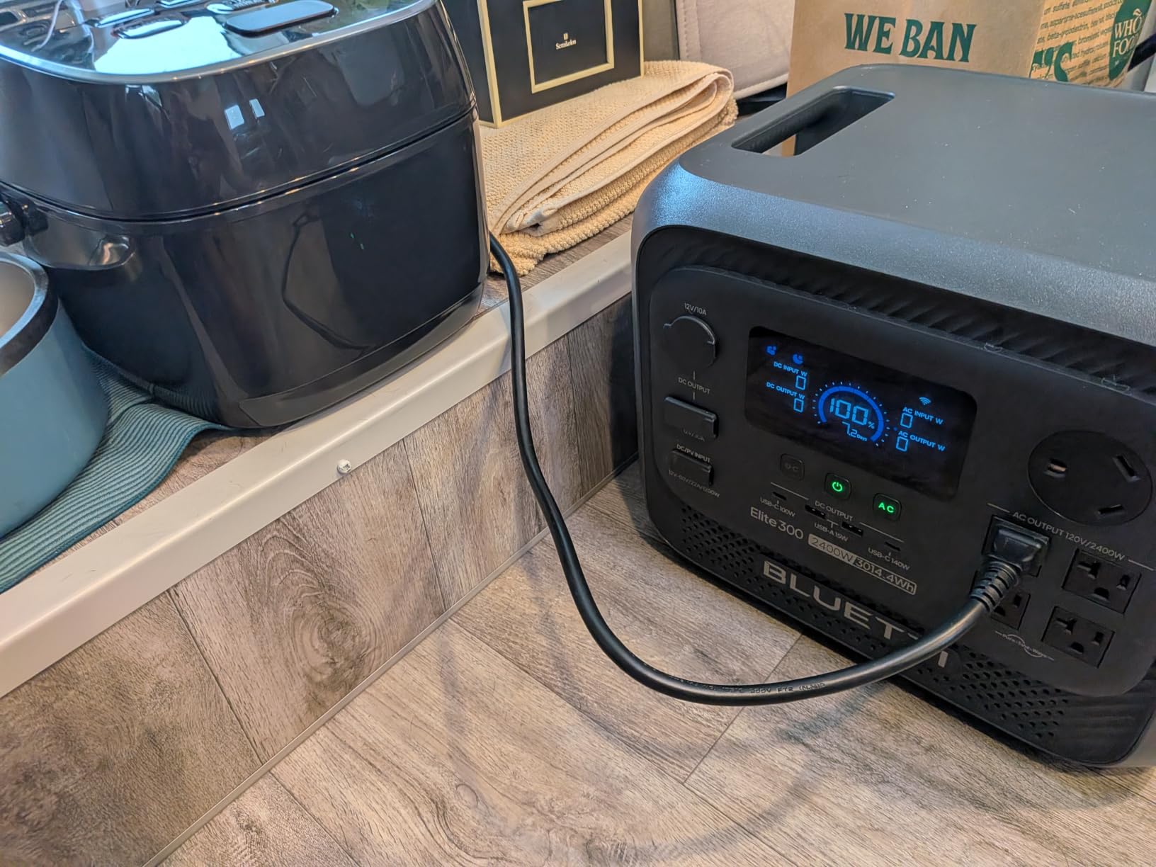 BLUETTI Solar Generator Elite 300 & 2x200W Solar Panel 3014.4Wh LFP Battery customer photo 1