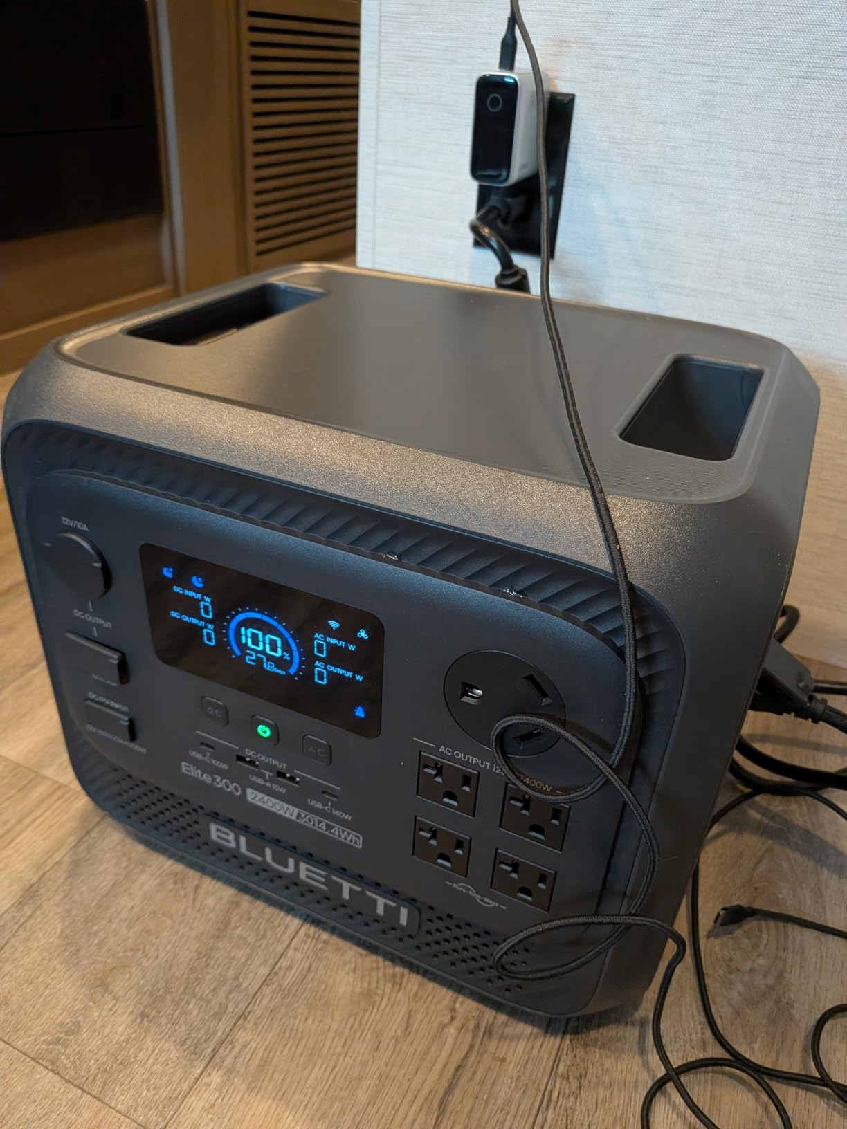 BLUETTI Solar Generator Elite 300 & 2x200W Solar Panel 3014.4Wh LFP Battery customer photo 2