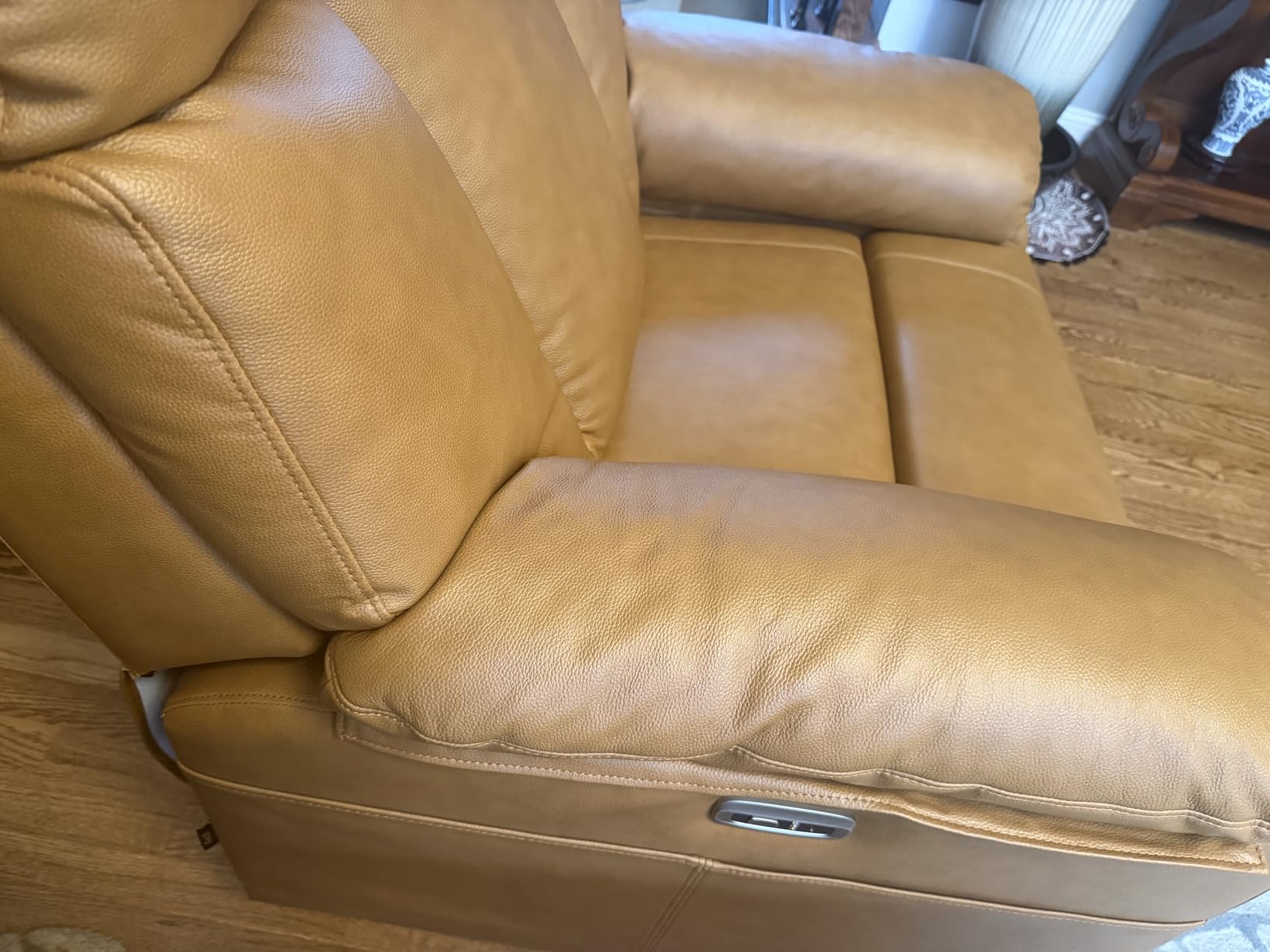 AEDI 450lbs Genuine Leather Oversized Power Recliner Chair, Camel customer photo 2